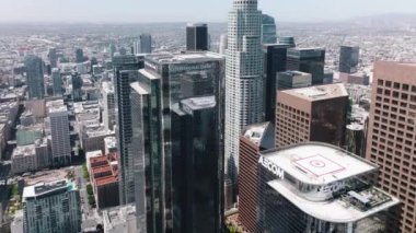 City National Bank cam gökdelen insansız hava aracı, kapalı binalar, Los Angeles İş Merkezi.
