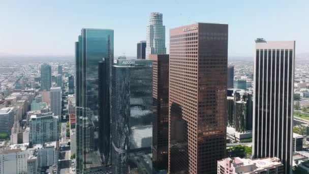 Vista aérea urbana hermoso pintoresco centro de Los Ángeles en el cielo azul día soleado 4K — Vídeo de stock