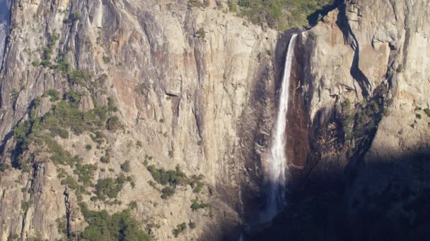 Fantastisk Bridalveil Fall i Yosemite National Park, slow motion RED kamera skott — Stockvideo