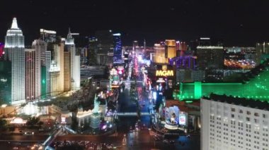 New York Bulvarı, MGM Grand 'da gece uçuşları aydınlatan insansız hava aracı.