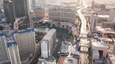 Las Vegas Bulvarı, Paris Havacılık Günü videosu. Eyfel Kulesi 4K 'ya yakın.