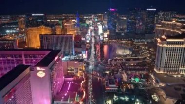 Efsanevi LAS VEGAS hava zaman aşımı, Strip silüeti renkli gece aydınlatma 4K