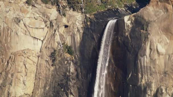 Bridalveil Fall in Yosemite National Park slow motion RED camera following water — ストック動画