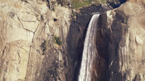 RED camera following water flow from top to down with droplets of water Yosemite — Vídeo de Stock