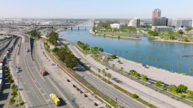 Otoyol ve demiryolu ile uluslararası ulaşım merkezi