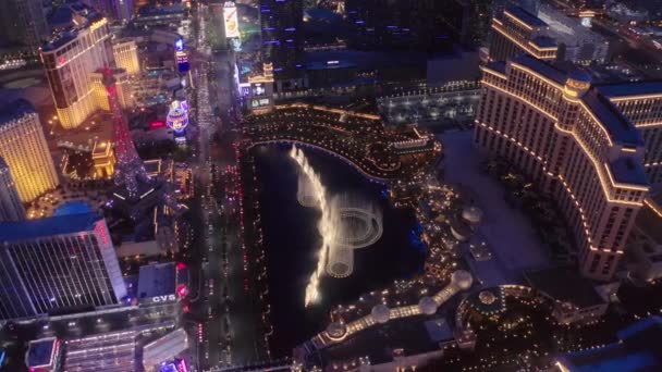 Aerial 4K Strip krajobraz miasta z kinematografii jasne kolorowe nocne światła miasta widok — Wideo stockowe