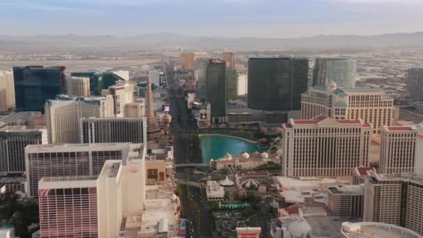 Aerial 4K άποψη Λας Βέγκας καζίνο ΗΠΑ Ημερήσια προβολή από το ελικόπτερο περιοδεία με τους τουρίστες — Αρχείο Βίντεο