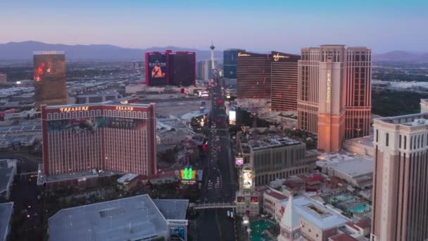 Légi kilátás Las Vegas, legnagyobb város Nevada és szórakoztató főváros USA — Stock videók