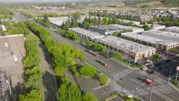 Aerial view of cityscape with huge parking lots and outdoor garages in suburbs — Vídeos de Stock