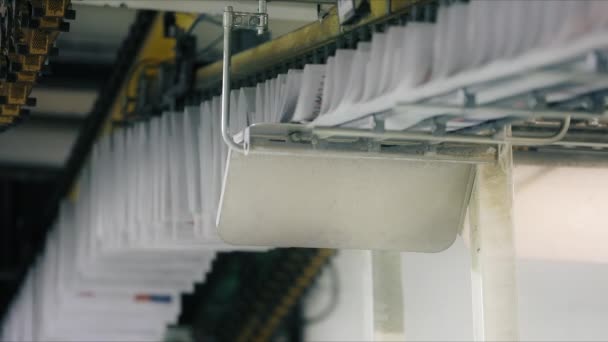 印刷厂强大的工业设备，能快速生产杂志 — 图库视频影像