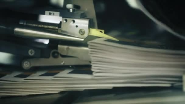 Tecnologia de máquina de imprensa totalmente automatizada em tipografia — Vídeo de Stock