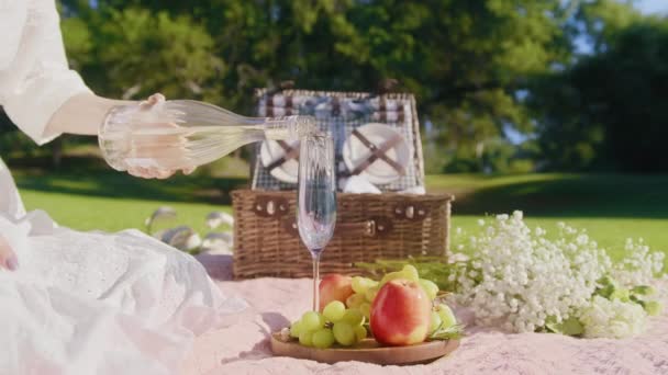 Slow motion lady in white boho dress pouring bubbly champagne in glass flute 6K — Video