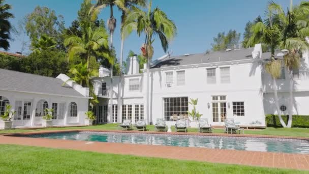 Villa Medencével Kerttel Spanyol Villa Medencével Filmfelvétel Hollywood Hills Luxusingatlanokról — Stock videók