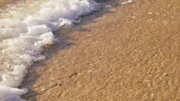 Increíble Costa Arenosa Con Olas Cinematográficas Mar Blanco Hermoso Paisaje — Vídeos de Stock