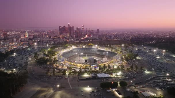 Drone Che Vola Sopra Stadio Dodgers Illuminato Notte Sera Cinematografica — Video Stock