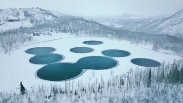 Vista Aerea Idilliaca Destinazione Vacanza Invernale Con Bellissimo Ambiente Naturale — Video Stock