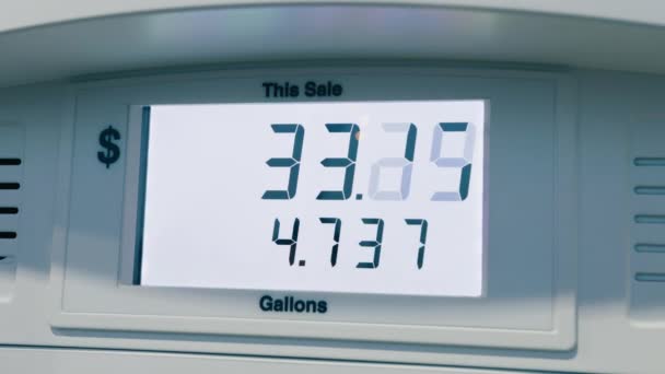 Benzin Pompası Benzin Istasyonunun Benzin Fiyatları Galon Başına Doların Üzerine — Stok video