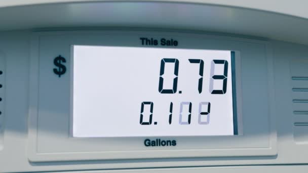 Reabastecendo Carro Posto Gasolina Com Custo Máximo Histórico Sete Dólares — Vídeo de Stock