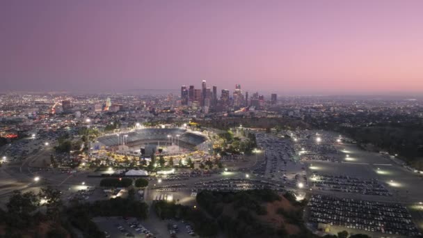 Dodgers Sport Stadium Iluminação Noturna Com Scenic Los Angeles Centro — Vídeo de Stock