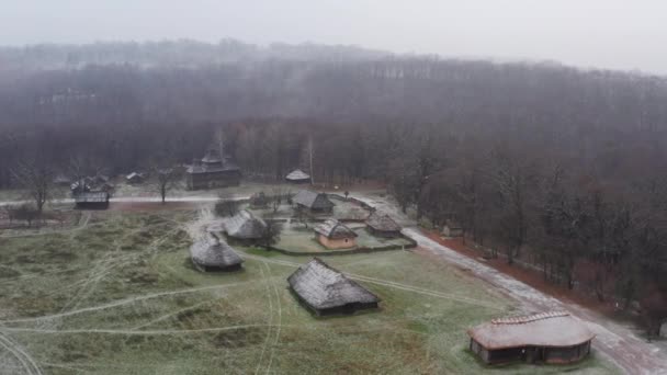 Kiew Ukraine Dezember 2020 Luftaufnahmen Einer Typischen Ländlichen Volksarchitektur Freilichtmuseum — Stockvideo