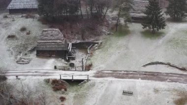 Kyiv, Ukrayna. Aralık 2020. Pyrohiv 'deki Halk Mimarisi Müzesi Panoraması. Kyiv şehrinin varoşlarında popüler bir yer. Yüksek kalite 4k görüntü