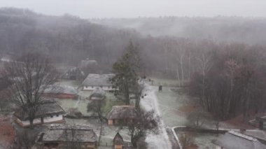Kyiv, Ukrayna. Pyrohiv açık hava halk müzesinin hava görüntüleri. Bölgesel turizm merkezinin resimli panoramik manzarası. Yüksek kalite 4k görüntü