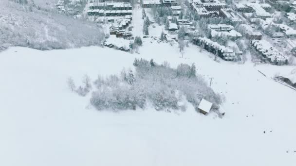 Aerial Aspen Uitzicht Stad Colorado Verenigde Staten Bergchalets Skigebied Besneeuwde — Stockvideo