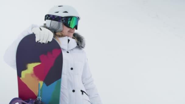 Confident Athletic Woman Relaxing Hill Riding Snowboard Aspen Ski Resort — Stockvideo