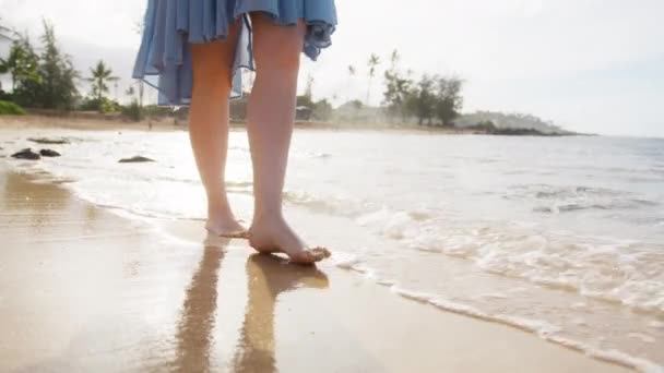 Barefoot Woman Luxury Hotel Resort Celebrating Summer Vacation Low Angel — Video Stock