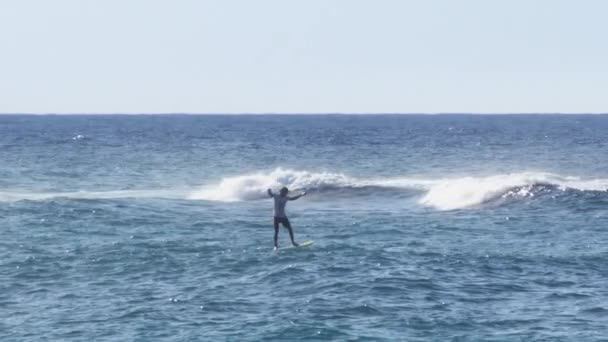 Athletic Nan Rides Foilboard Using Power Ocean Waves Water Sport — Stockvideo