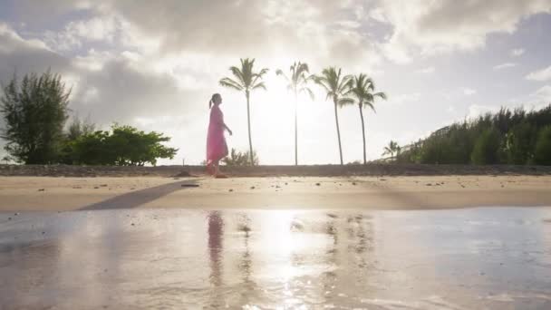 Female Tourist Walks Isolated Island Tropical Vegetation Ocean Waves Crashing — Wideo stockowe