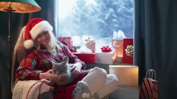 Young Woman Her Furry Cat Sitting Home Fireplace Enjoying Cozy — Wideo stockowe