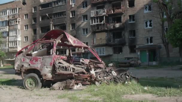 März 2022 Bucha Ukraine Zerstörtes Privatfahrzeug Nach Russischem Raketenbeschuss Dramatische — Stockvideo