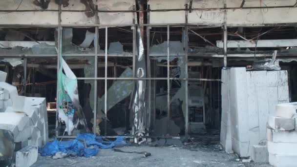 Marzec 2022 Bucha Ukraina Opuszczone Zniszczone Centrum Handlowe Przedmieściach Stolicy — Wideo stockowe