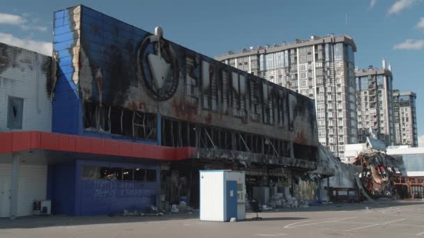March 2022 Bucha Ukraine Blown Civil Building Clear Blue Skyline — Vídeos de Stock
