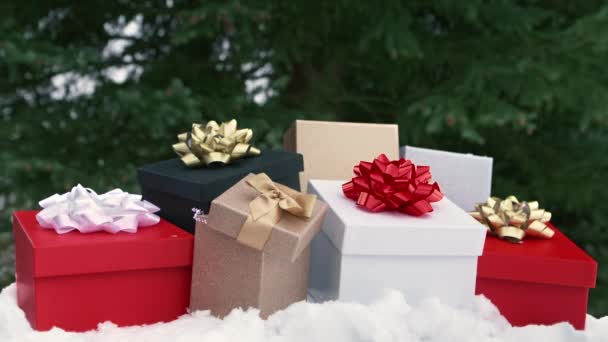Kerstcadeautjes Onder Kerstboom Witte Pure Verse Sneeuw Verbazingwekkende Rode Witte — Stockvideo