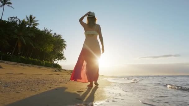 Woman Beautiful Waving Dress Summer Vacation Tropical Hawaii Island Slow — Vídeos de Stock