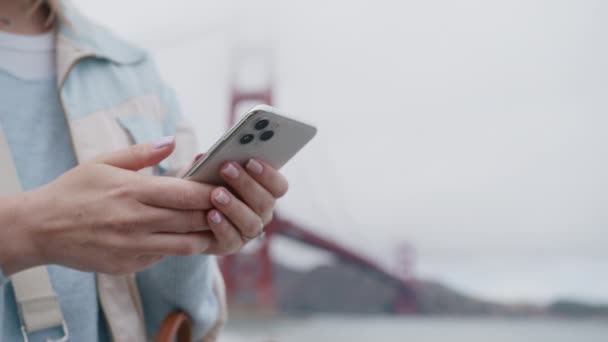 Close Young Woman Tourist Hands Browsing Online Smartphone San Francisco — Video