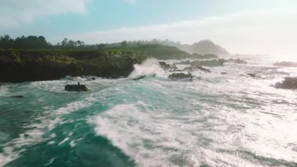 Aerial Top View Ocean Blue Waves Break Rocky Beach Sea — Wideo stockowe