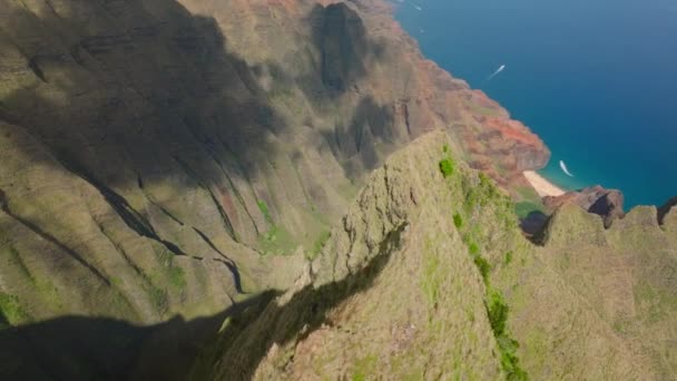 Aerial Shot Helicopter Tourists Flying Scenic Green Canyon Napali Coast — Stockvideo