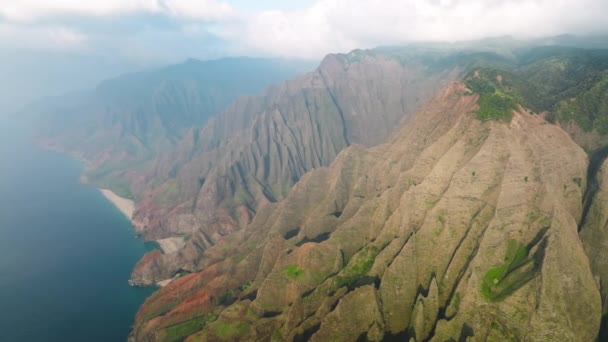 Panoramic Aerial Scenic Napali Coast Landscape Cinematic Green Summits Wild — 图库视频影像
