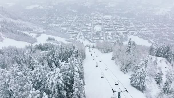 People Riding Ski Lift Gondola Skiing Snow Slopes Mountains People — Vídeos de Stock