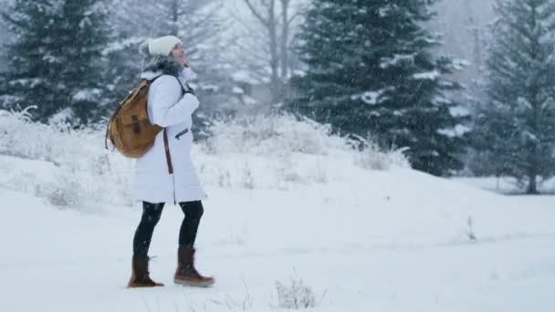 Traveler Tourist Backpack Enjoying Falling Snow Trying Catch Snowflake Hand — ストック動画