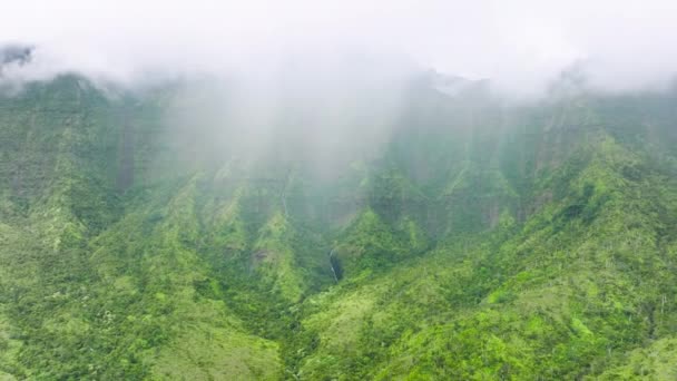 Epic Rain Pouring Jungle Mountains Scenic Waterfall Streams Aerial Tropical — Vídeos de Stock