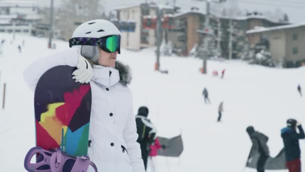 Snowboarder Background Ski Slope Snowmass Ski Resort Slow Motion Close — Vídeos de Stock