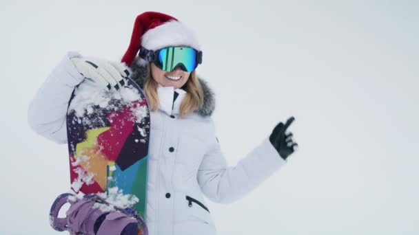 Happy Woman Santa Claus Hat Snowy Snowboard Staying Pure White — Video