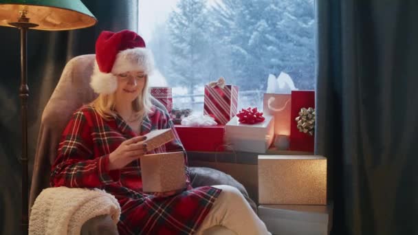 Portrait Cheerful Caucasian Young Woman Santa Hat Opening Christmas Present — Wideo stockowe