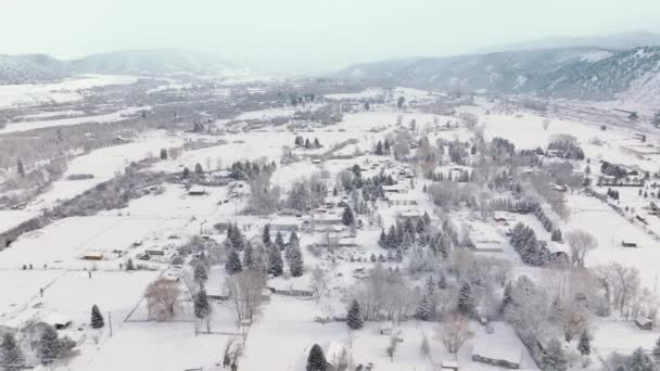 Drone Flying Small Village Farms Houses Winter Mountain Landscape Background — Stok video