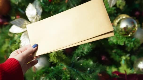 Elegant Golden Envelope Green Decorated Christmas Tree Background Shiny Balls — Stock Video