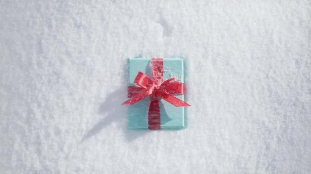 Cinematic Still Shot Elegant Teal Blue Gift Box Bright Red — Vídeo de Stock
